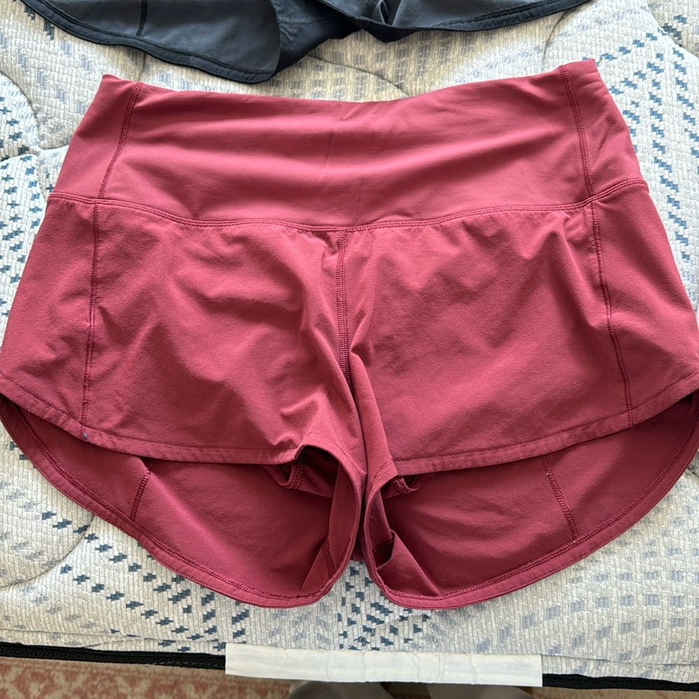 High rise speed up shorts size 6 lulu lemon, color maroon
